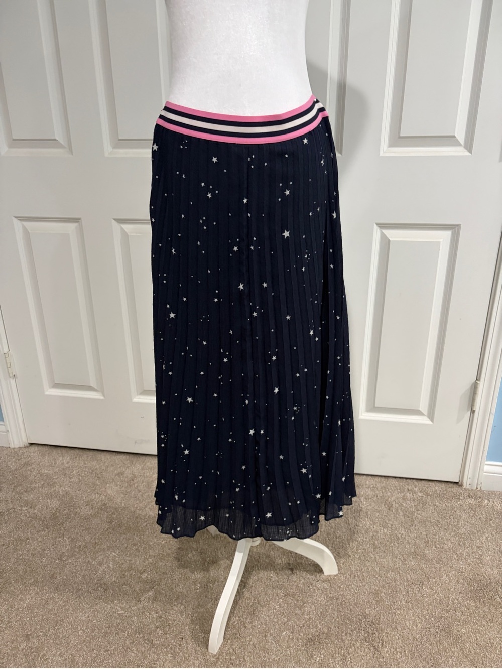 Joules Navy Star-Print Pleated Maxi Skirt with Pink-Striped Waistband